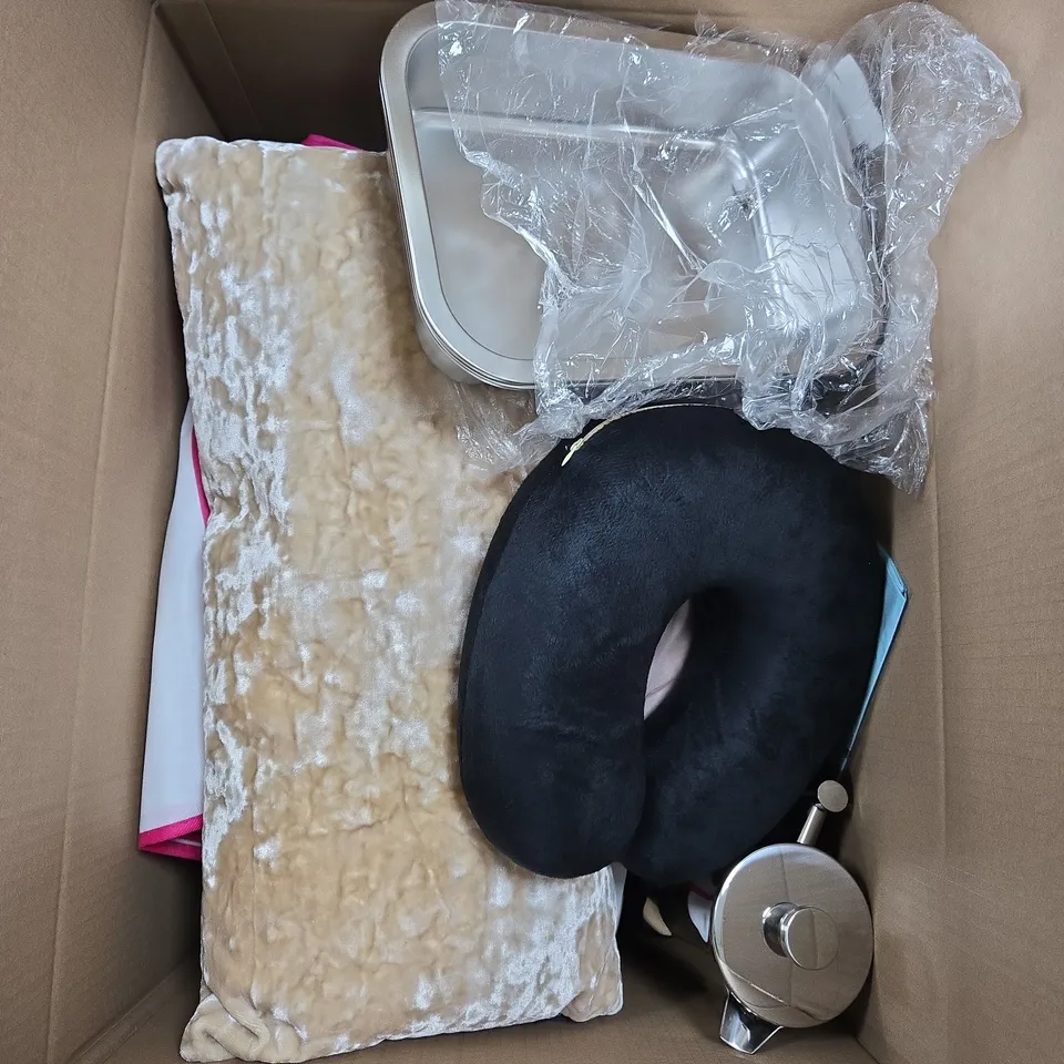 BOX OF APPROXIMATELY 15 ASSORTED HOUSEHOLD ITEMS TO INCLUDE NECK PILLOW, CUSHIONS AND FOOD TRAYS
