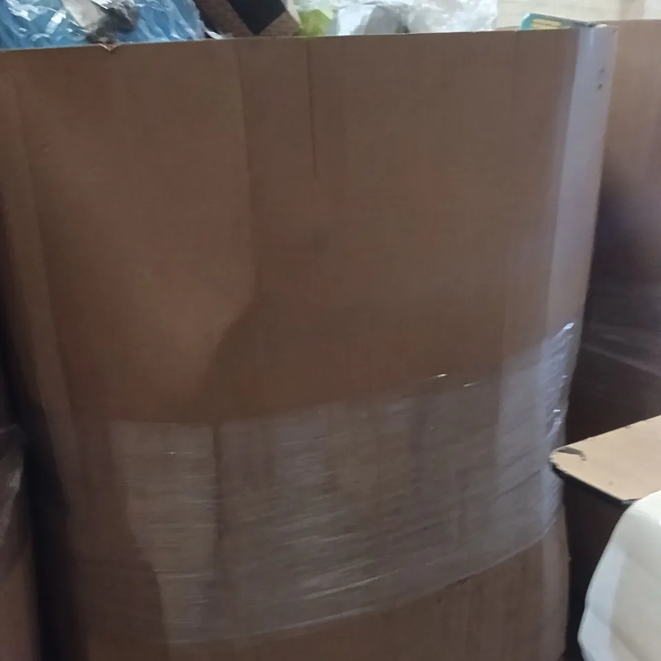 PALLET CONTAINING A LARGE QUANTITY OF HOSES
