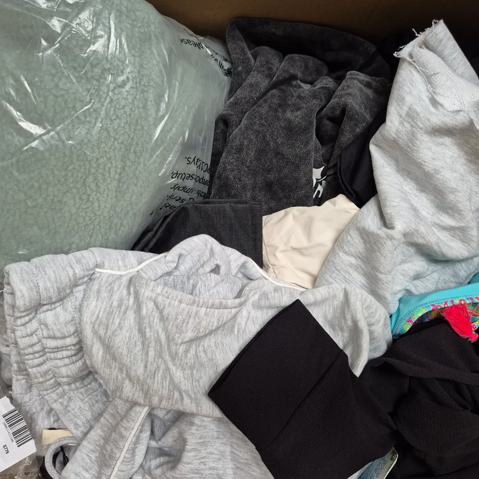 BOX OF APPROXIMATELY 20 ASSORTED CLOTHING AND FASHION ITEMS IN VARIOUS STYLES, SIZES, AND COLOURS - COLLECTION ONLY