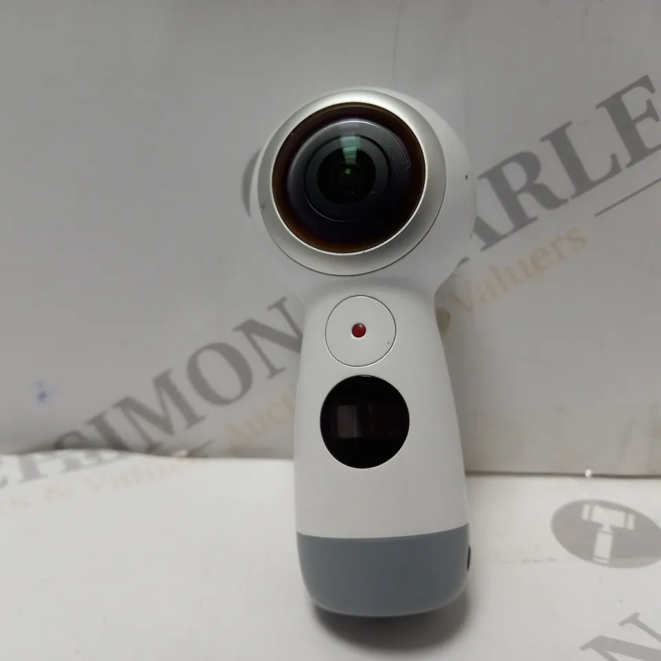 SAMSUNG GEAR 360 CAMERA