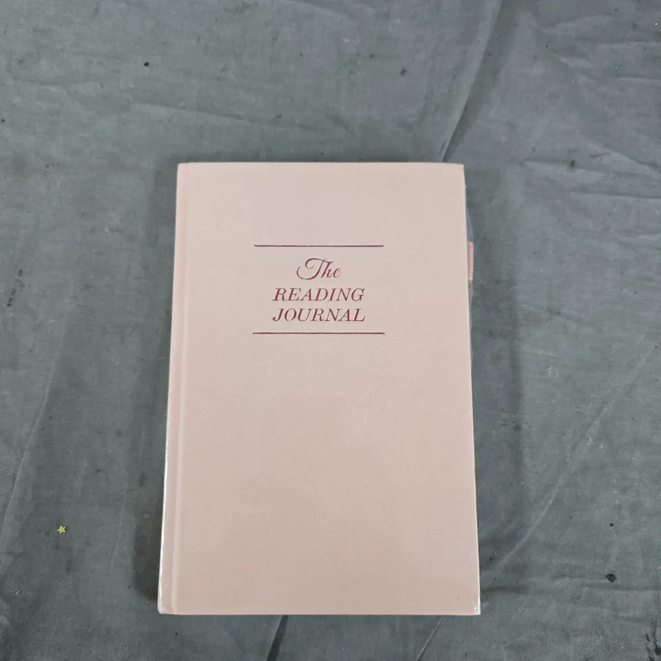 BOX OF APPROXIMATELY 8 HOUSEHOLD ITEMS INCLUDING:2X NOTEBOOKS AND METAL RULER WITH LEVEL