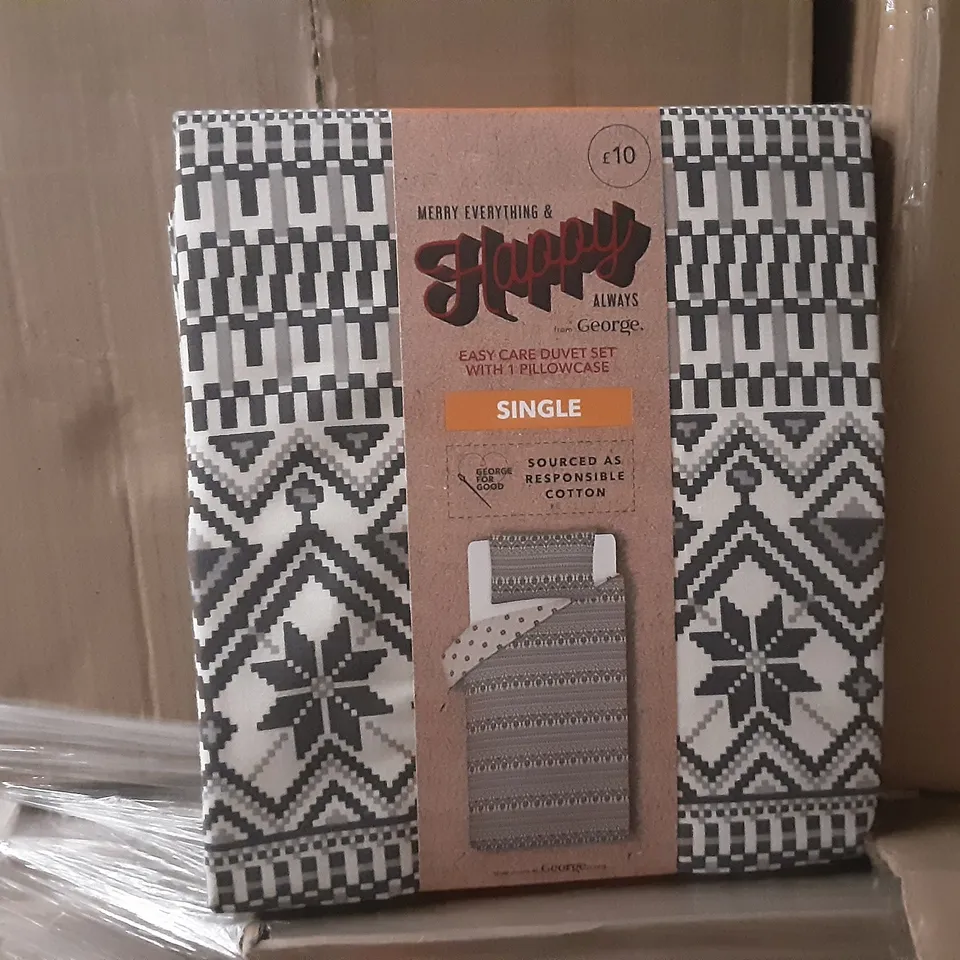 PALLET OF APPROXIMATELY 100 BOXES OF 9 3M PEFC HEARTS ROLL WRAP & 28 EASY CARE DUVET SET WITH 1 PILLOWCASE