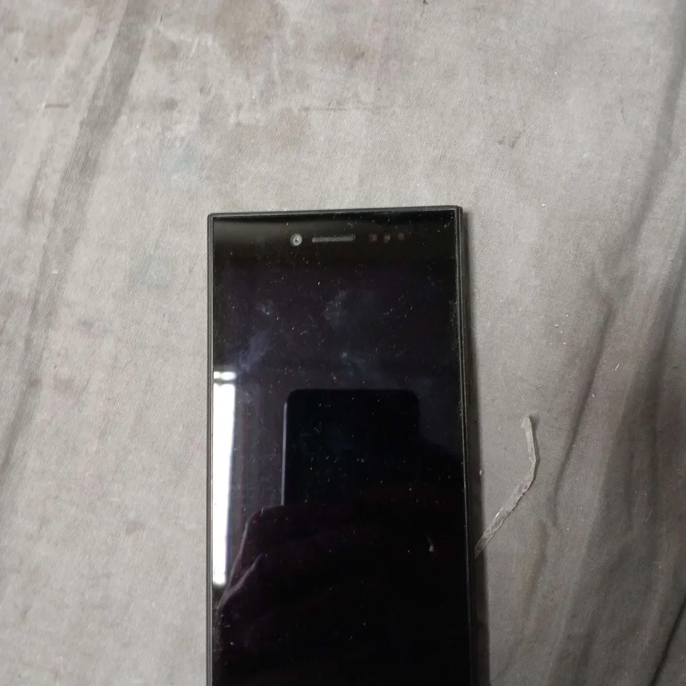 BLACKBERRY LEAP SMARTPHONE – BOXED WITH CHARGER