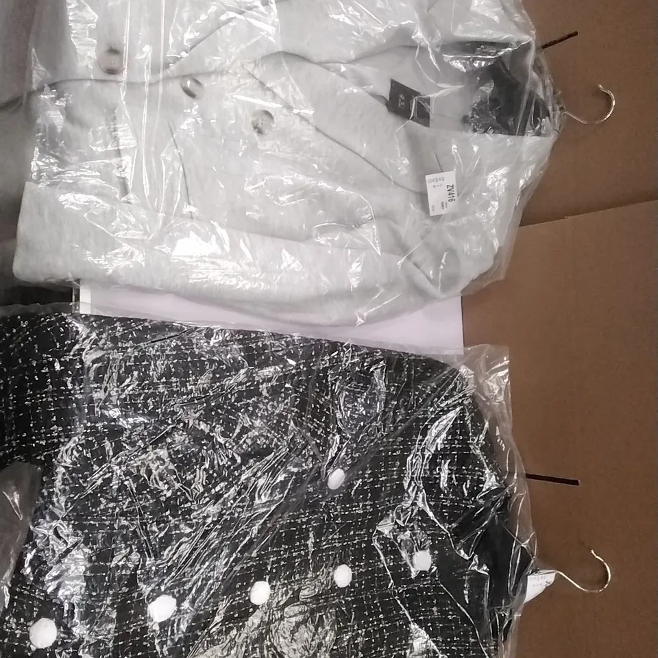 A PALLET CONTAINING APPROXIMATELY 100 BRAND NEW DESIGNER WOMEN'S CLOTHES WHICH INCLUDE; JD WILLIAMS VARIOUS DIFFERENT STYLE BLAZERS, COATS ETC