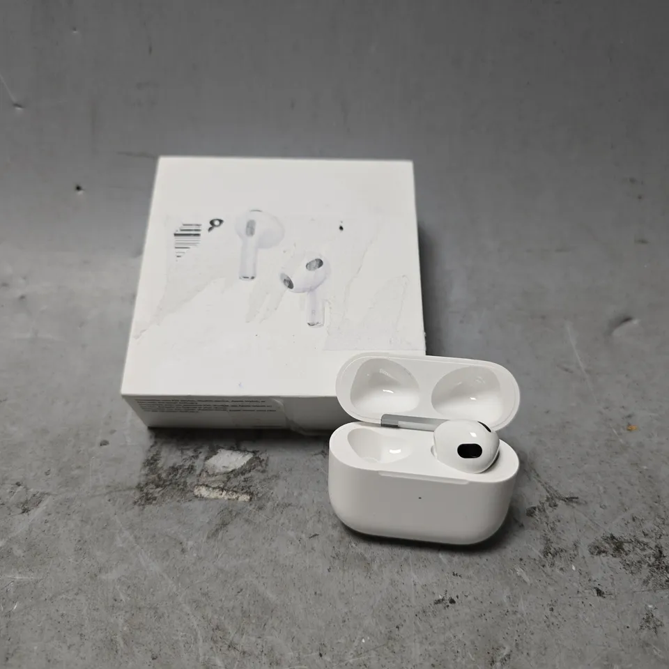 BOXED APPLE AIRPODS A2897