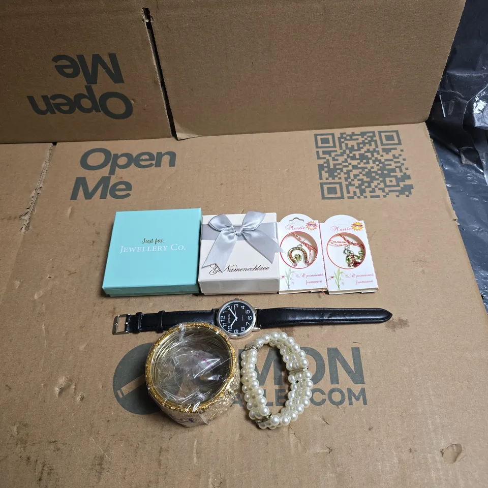 TOTE OF APPROXIMATELY 20 ASSORTED JEWELLERY/WATCH ITEMS