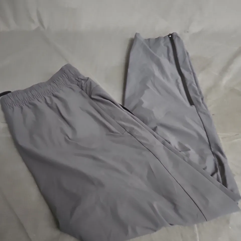ON CLOUD DARK GREY TRACK PANTS SIZE M