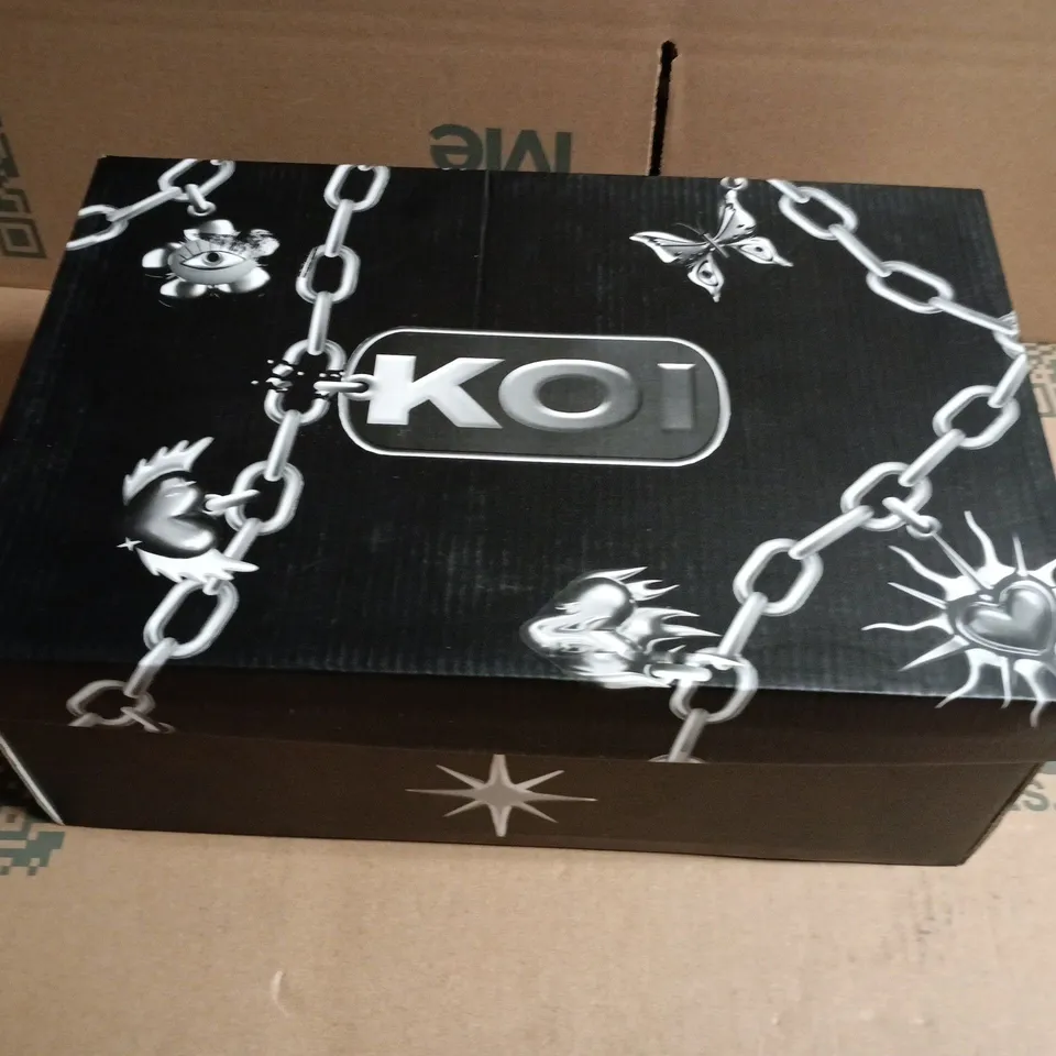 BOXED KOI TENAR MENS BOAT SHOES IN CREAM - UK9