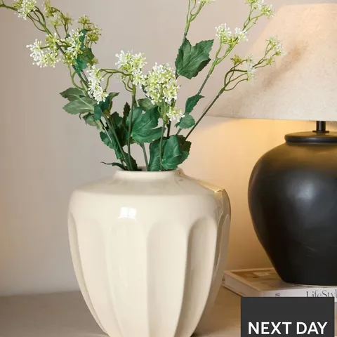 BOXED CERAMIC VASE WIDE 20CM