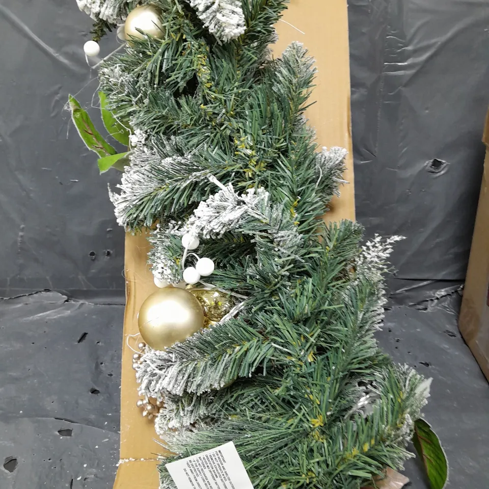 FROSTED PRE-LIT TEARDROP CHRISTMAS WREATH RRP £25