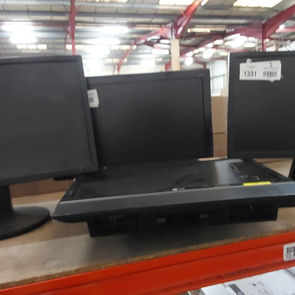 APPROXIMATELY 7 X ASSORTED COMPUTER MONITORS