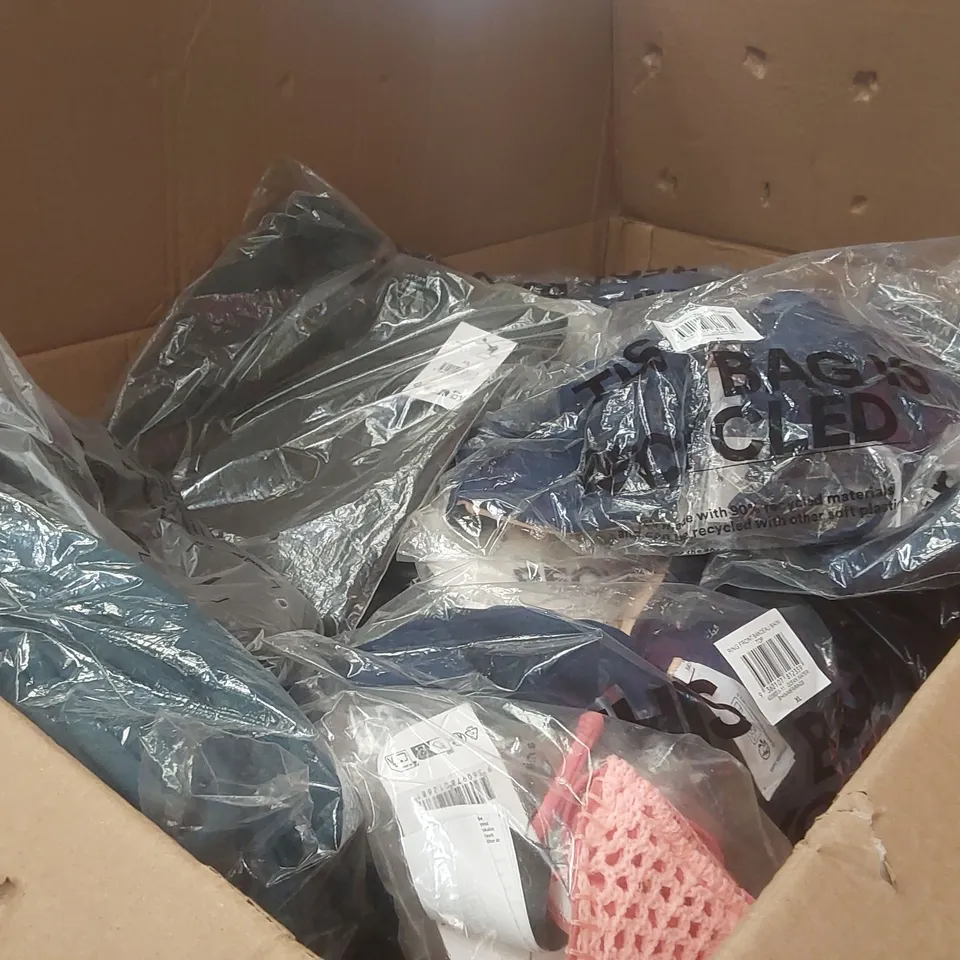 PALLET CONTAINING A VERY LARGE QUANTITY OF BRAND NEW TYPO SCENTED CANDLES AND ASSORTED BRAND NEW CLOTHING INCLUDING: JUMPERS, BIKINIS, HAT, SHIRTS, SOCKS ECT