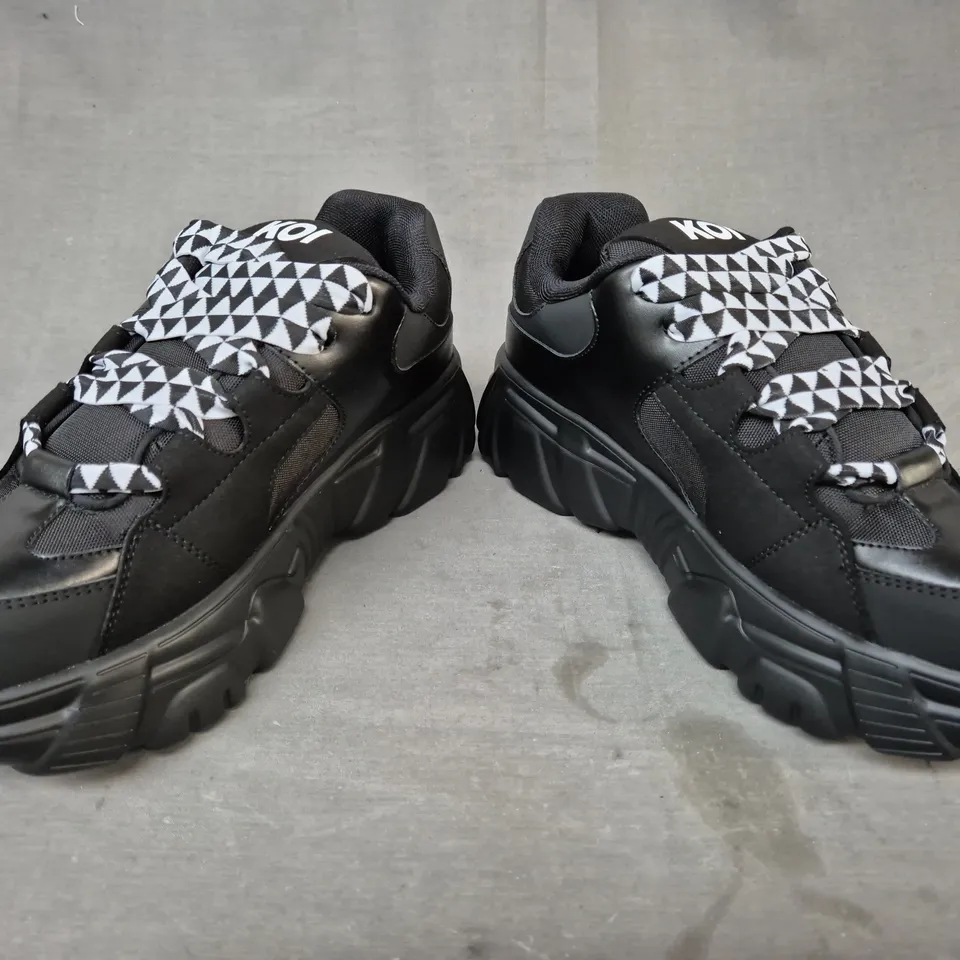 BOXED PAIR OF KOI RICTA FLIP MEN'S CHUNKY TRAINERS IN BLACK UK SIZE 10