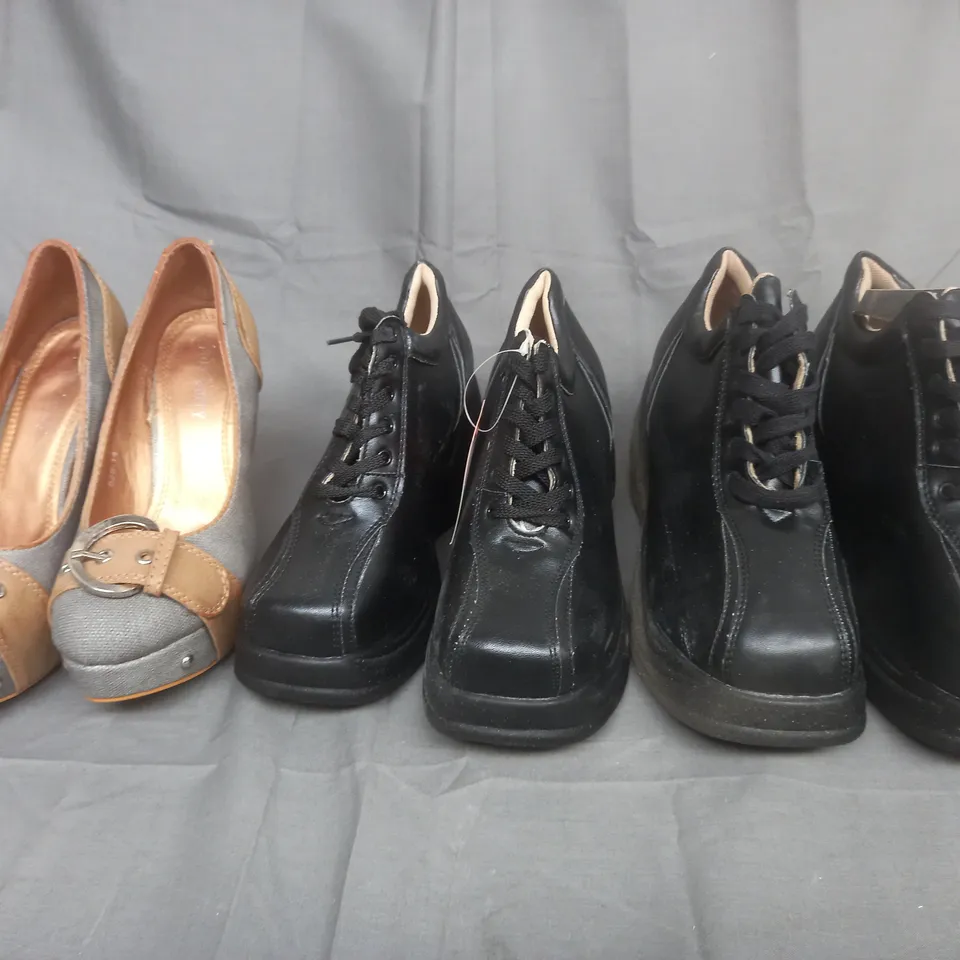 BOX OF APROX 5 ASSORTED PAIRS OF SHOES IN VARIOUS STYLES AND SIZES TO INCLUDE AUROCHS,DOLI-BERRY, ETC.