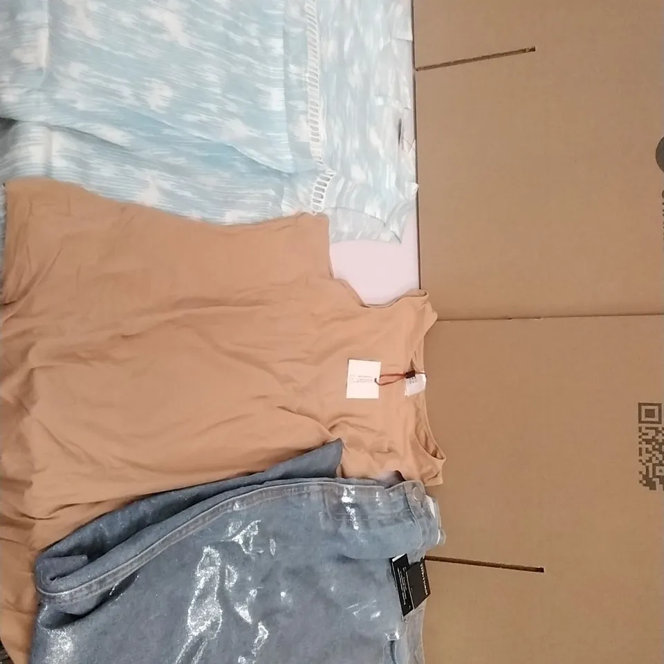 PALLET CONTAINING APPROXIMATELY 100 OF WOMEN'S DESIGNER CLOTHES WHICH INCLUDE; JD WILLIAMS TOPS, JEANS SHOES ETC