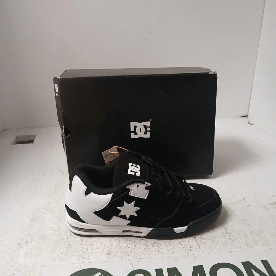 BOXED DC SHOES BLACK/WHITE SNEAKERS – UK 9 (US 10, EU 43)