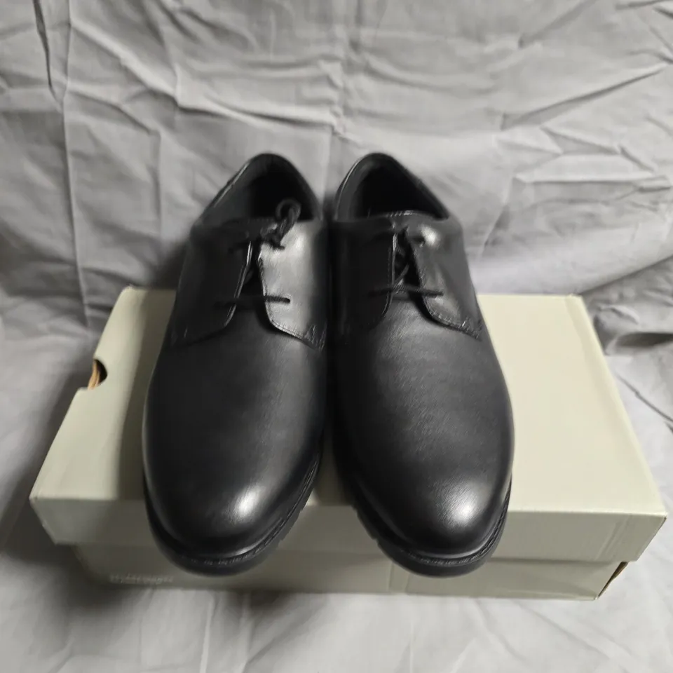 BOXED PAIR OF CLARKS KIDS SCALA LOPP LEATHER SHOES - UK SIZE 8.5