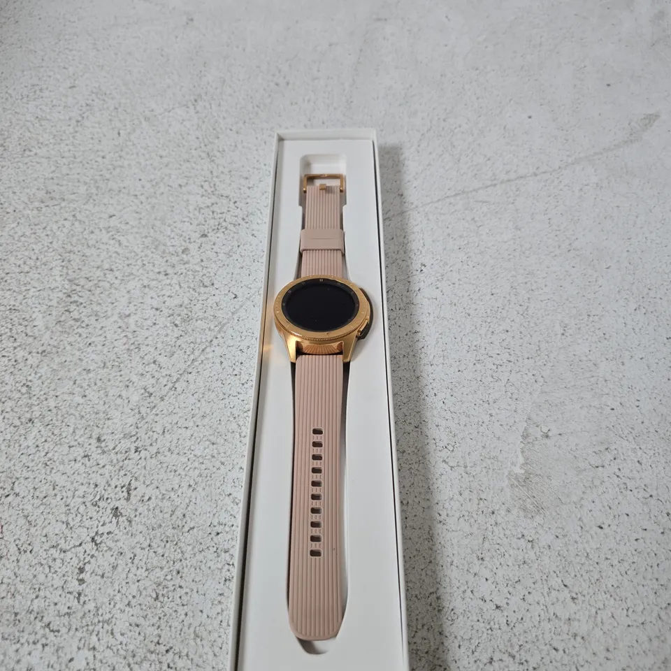 SAMSUNG GALAXY WATCH4 CLASSIC – PINK STRAP, ROSE GOLD CASE – BOXED