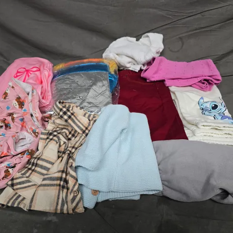 BOX OF APPROXIMATELY 25 ASSORTED KIDS CLOTHING ITEMS 