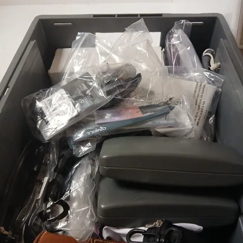 APPROXIMATELY 20 ASSORTED PAIRS OF SUNGLASSES / GLASSES 