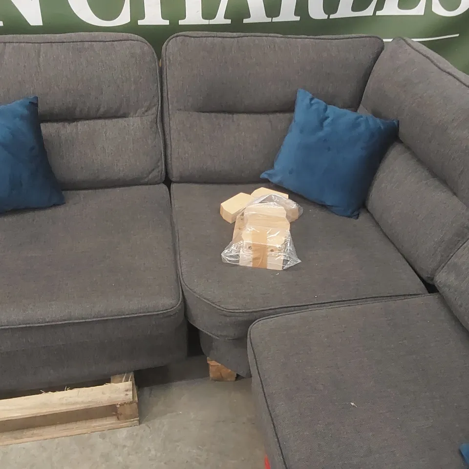 QUALITY DESIGNER FABRIC UPHOLSTERED CORNER SOFA