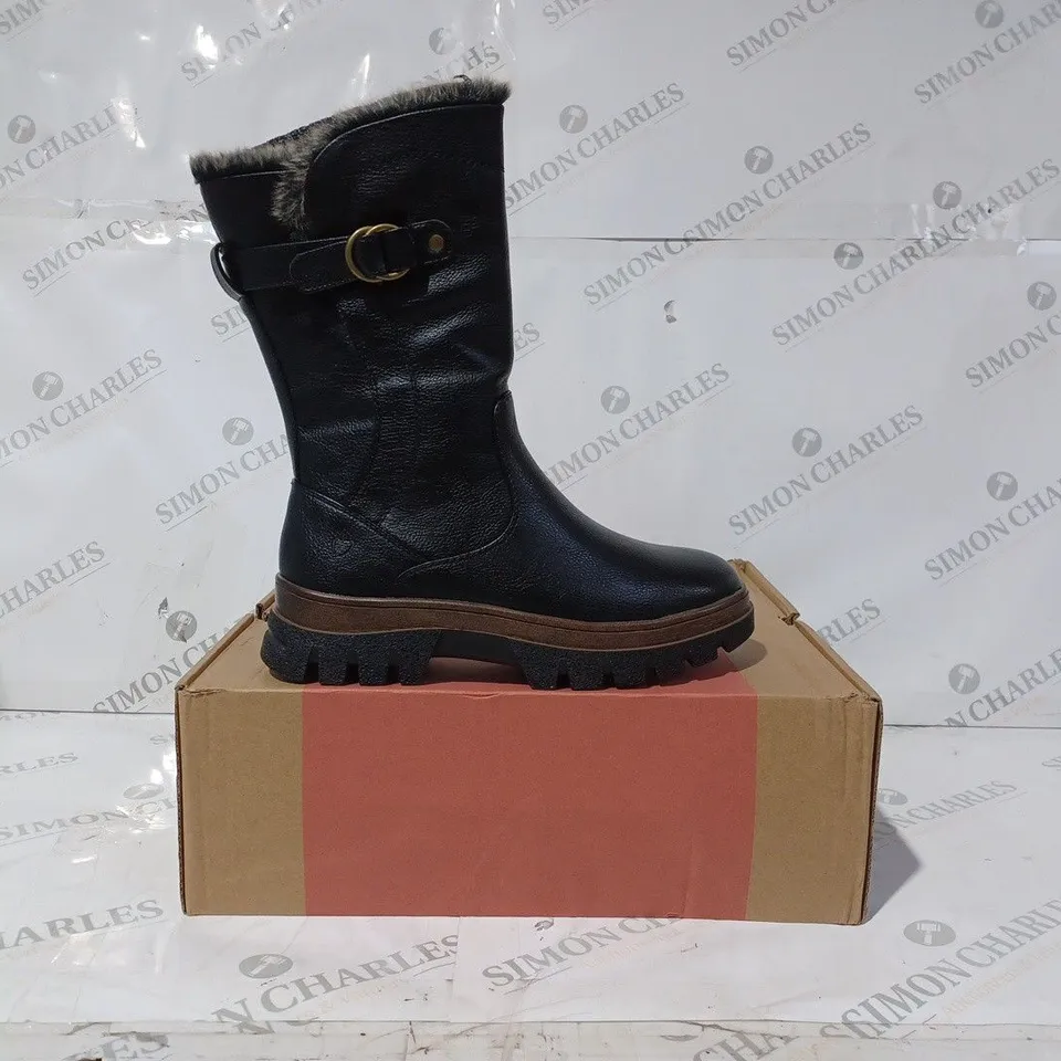 BOXED PAIR OF HEAVENLY FEET BRAMBLE 2 BOOTS IN BLACK UK SIZE 5