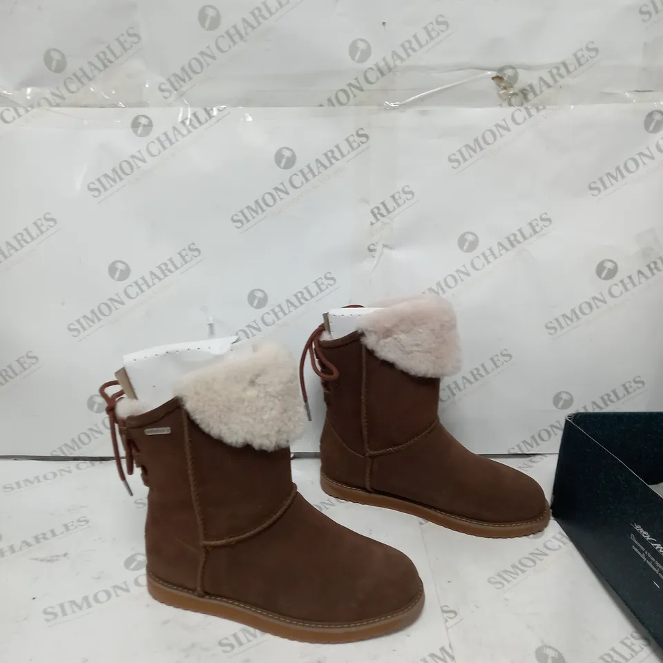 EMU AUSTRALIA BIRDWOOD SIZE 5 BOOTS OAK/CHENE - BOXED   