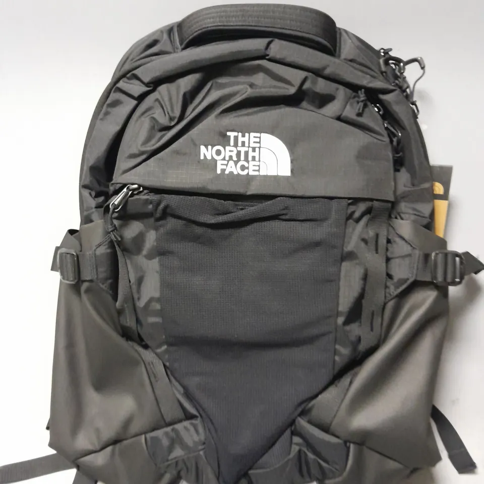 THE NORTH FACE RECON TRAVEL BACKPACK