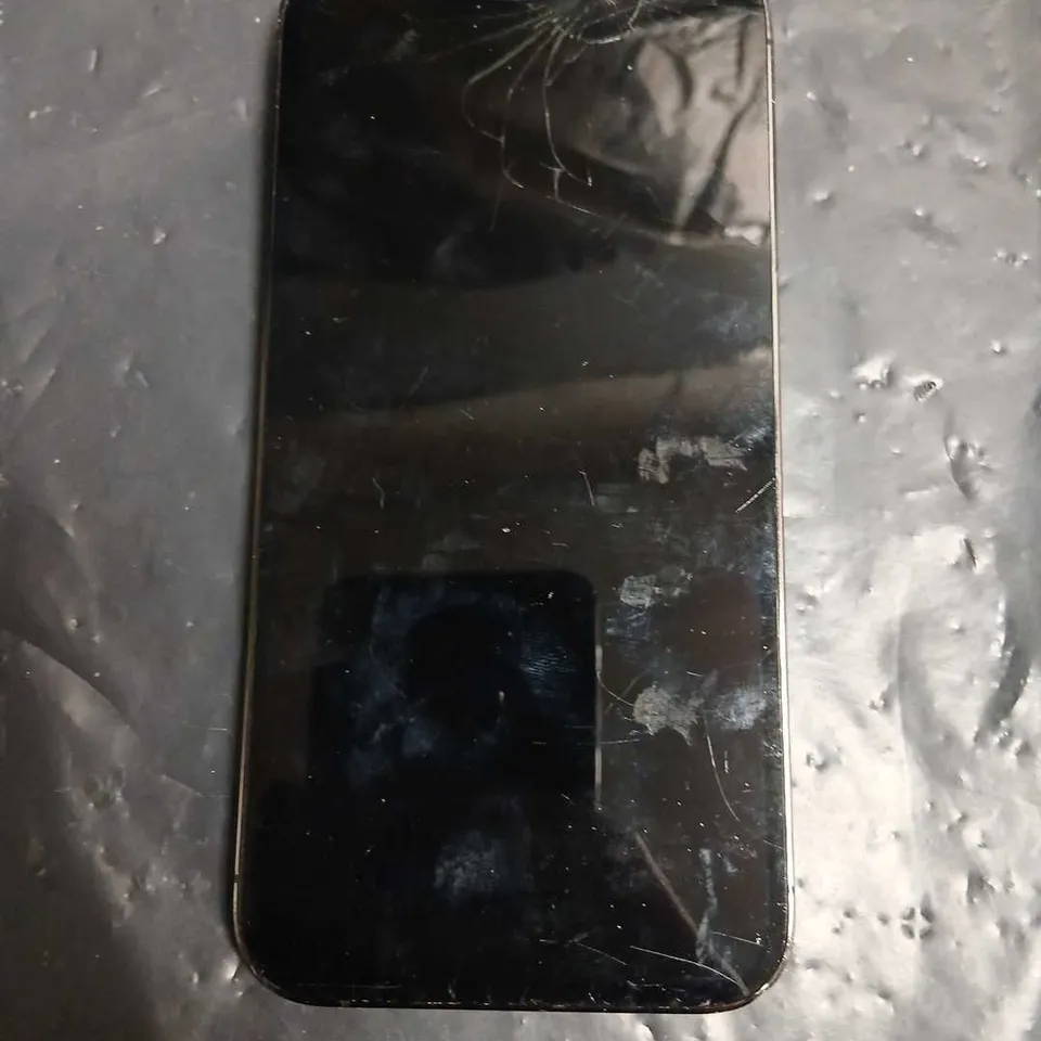 APPLE IPHONE – CRACKED FRONT & BACK GLASS MODEL UNVERIFIED