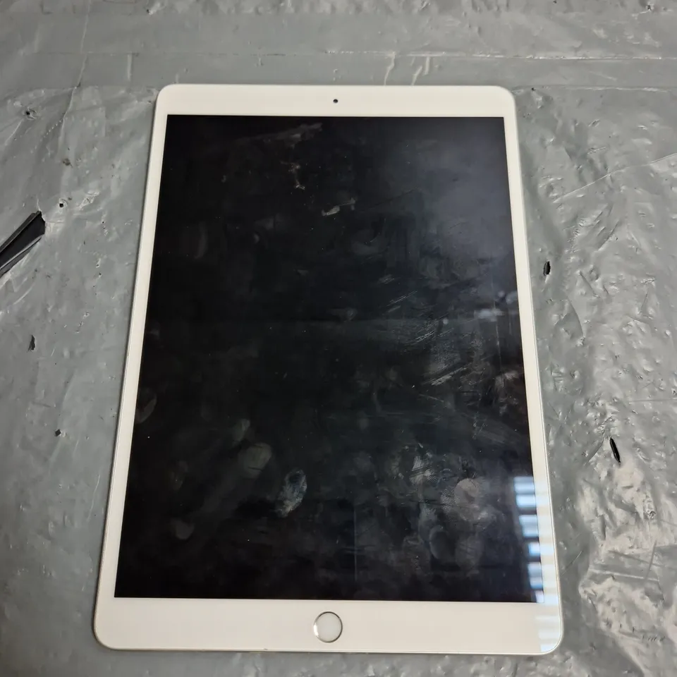 APPLE IPAD AIR A2152