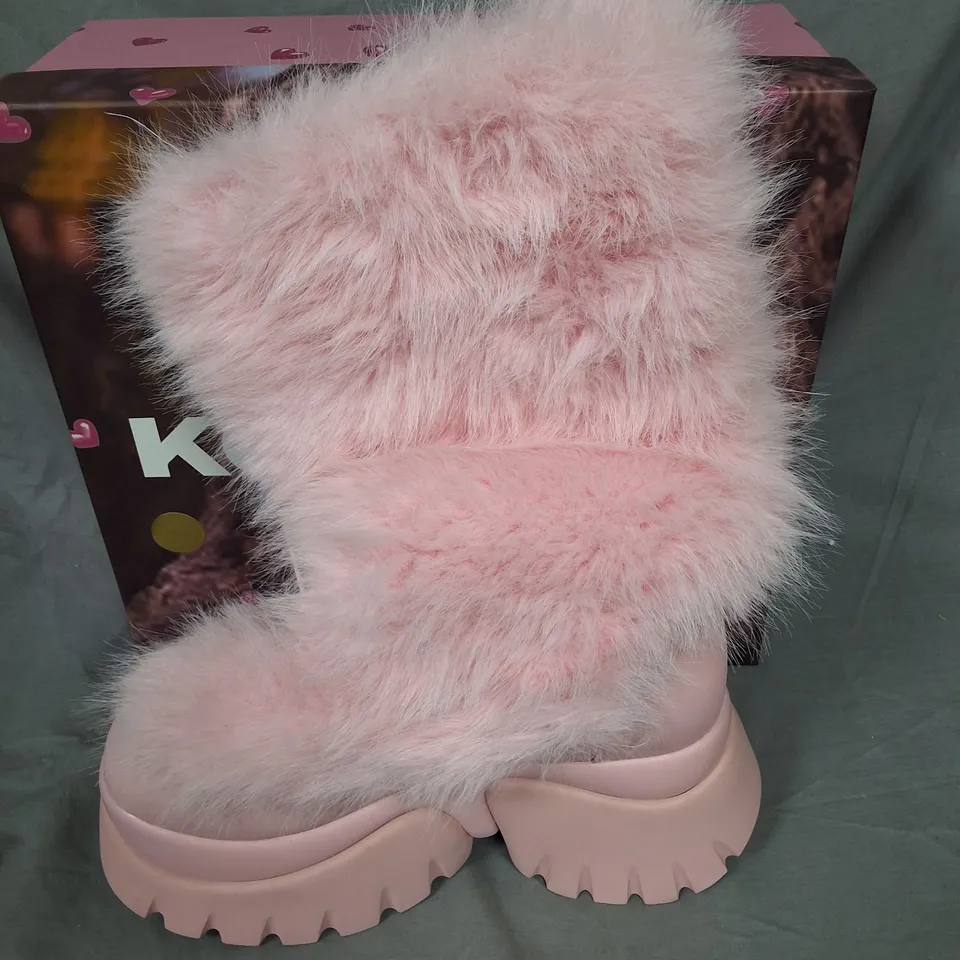 BOXED KOI HAIRY LOLLIPOP SNOW BOOTS IN PINK - UK 6