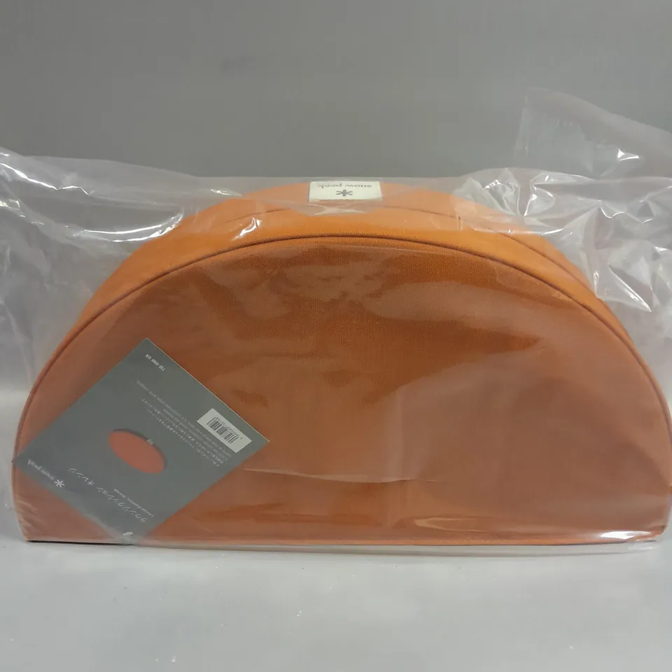 SNOW PEAK LOUNGE CUSHION IN ORANGE 