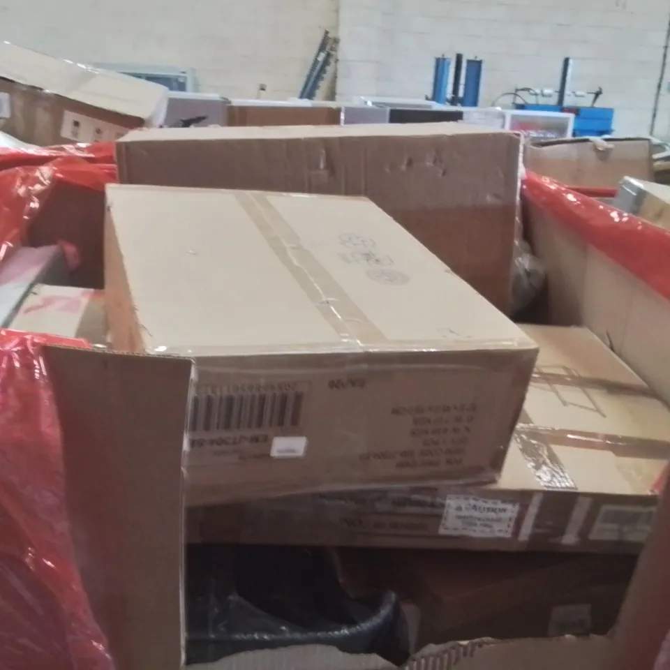 PALLET OF ASSORTED HOUSEHOLD GOODS AND PRODUCTS TO INCLUDE;FOAM PUZZLE MAT,CAPTAIN AMERICA SHIELD,RIDE ON SUITCASE 