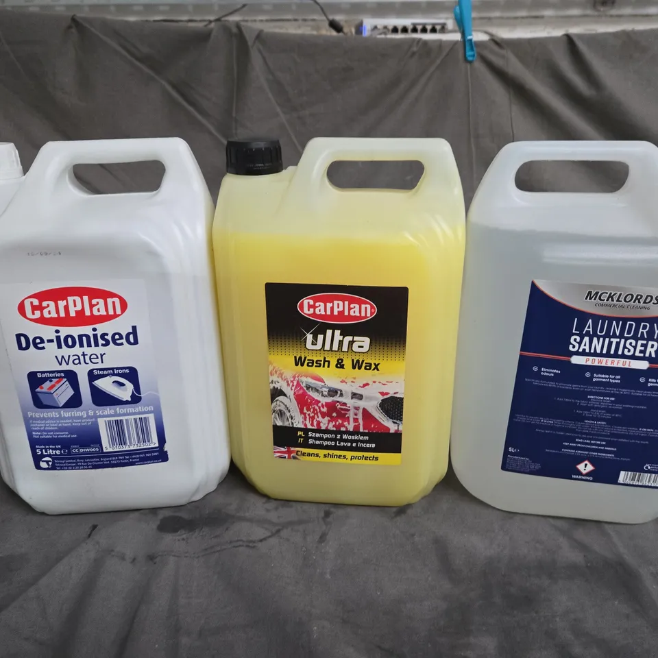 APPROXIMATELY 3 ASSORTED CLEANING PRODUCTS TO INCLUDE - CARPLAN DE-IONISED WATER - CARPLAN ULTRA WASH & WAX - MCKLORDS LAUNDRY SANITISER - COLLECTION ONLY