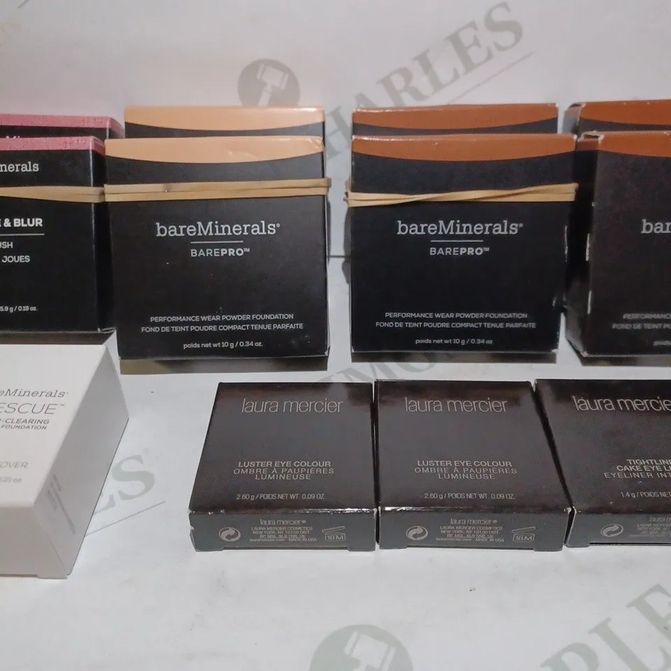 LOT OF APPROX 12 ASSORTED BEAUTY PRODUCTS TO INCLUDE BAREMINERALS BAREPRO POWDER FOUNDATION #MAPLE, BAREMINERALS BLUSH #PINK SKY, LAURA MERCIER LUSTER EYE COLOUR #AFRICAN VIOLET, ETC 