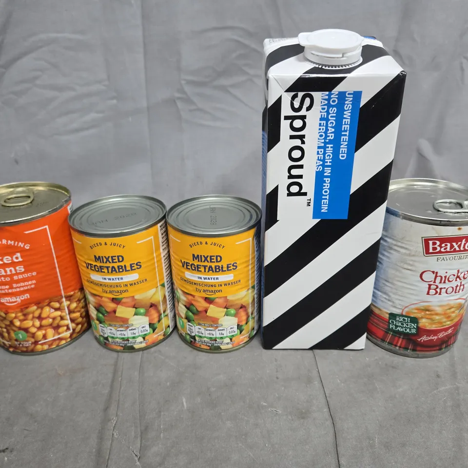APPROXIMATELY 5 ASSORTED FOOD ITEMS TO INCLUDE - MIXED VEGETABLES, BAKED BEANS AND CHICKEN BROTH