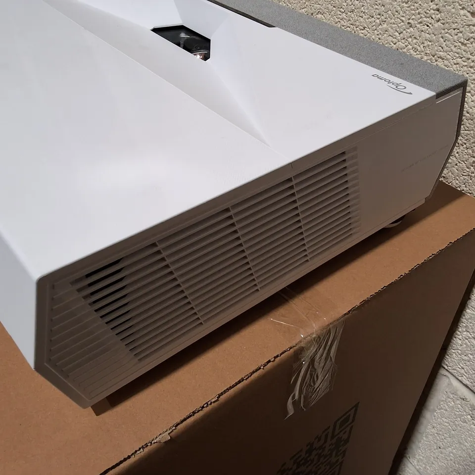 BOXED OPTOMA CINEMA-X P2 DLP PROJECTOR IN WHITE