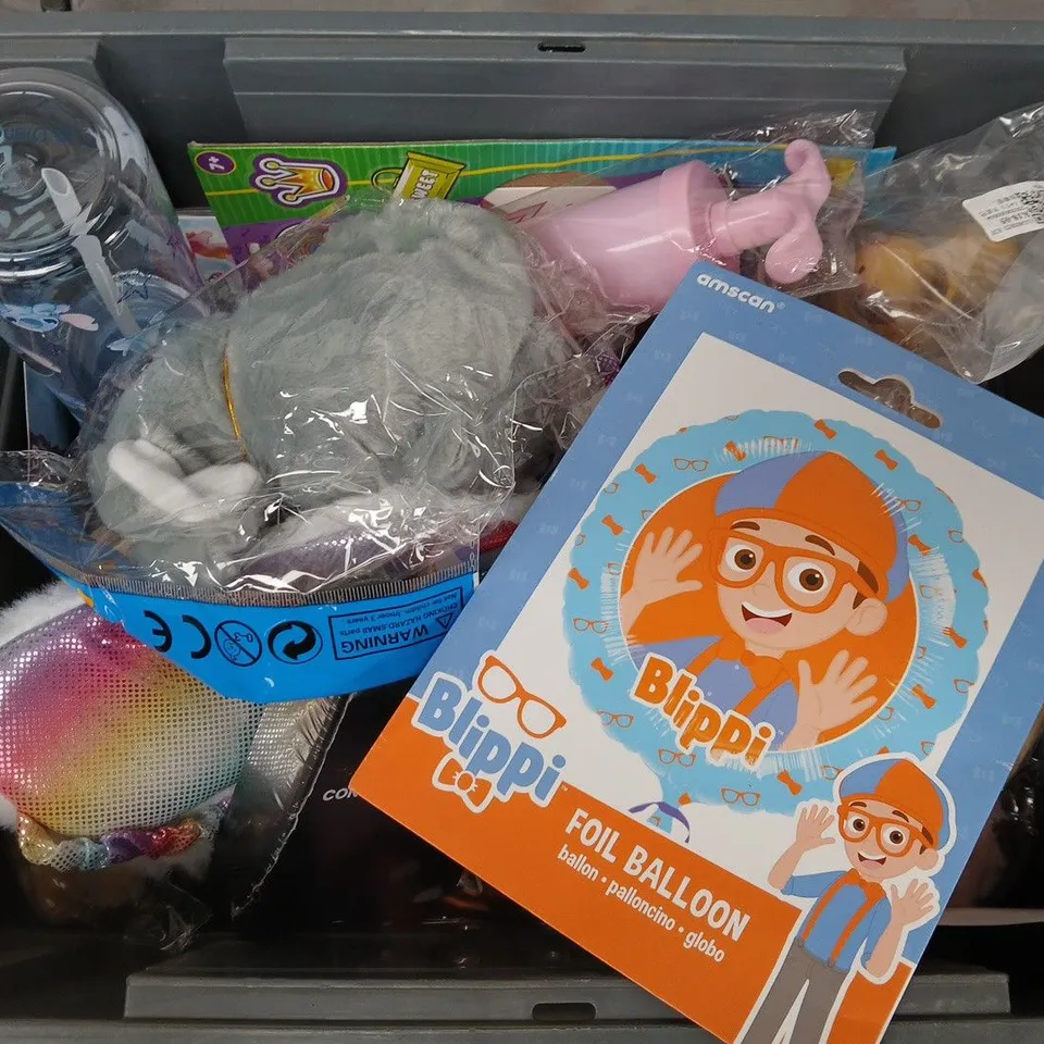 APPROXIMATELY 12 ASSORTED TOYS & GAMES TO INCLUDE DIARY OF A CEO CONVERSATION CARDS, STITCH BOTTLES, FAMILY PETS TOY, ETC
