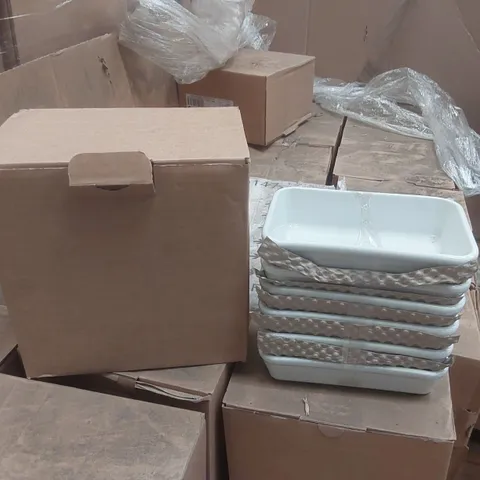 PALLET CONTAINING A VERY LARGE QUANTITY OF BRAND NEW HORS D'OEUVRES DISHES