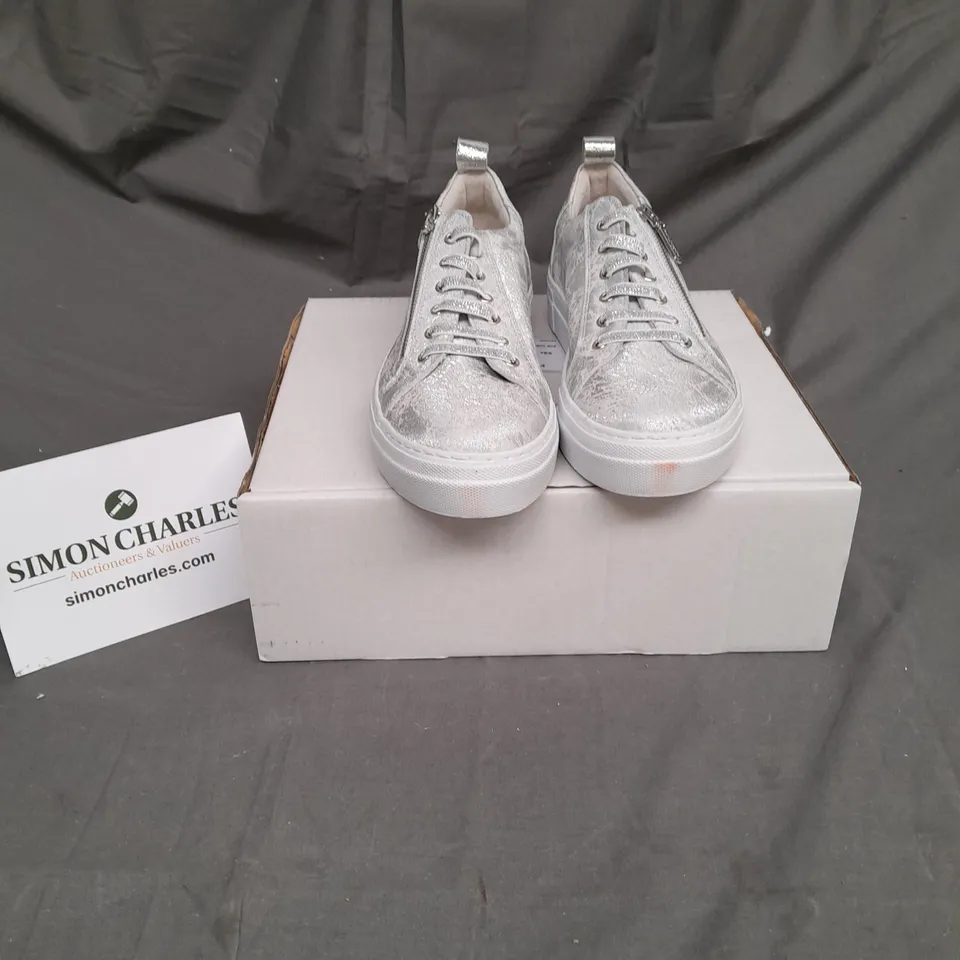RUTH LANGFORD LADIES SILVER TRAINERS SIZE 6