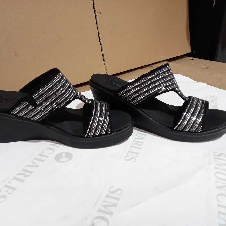 BOXED PAIR OF SKECHERS RUMBLE ON BLING GAL RHINESTONE SLIDE WEDGE SANDAL BLACK/SILVER - SIZE 6