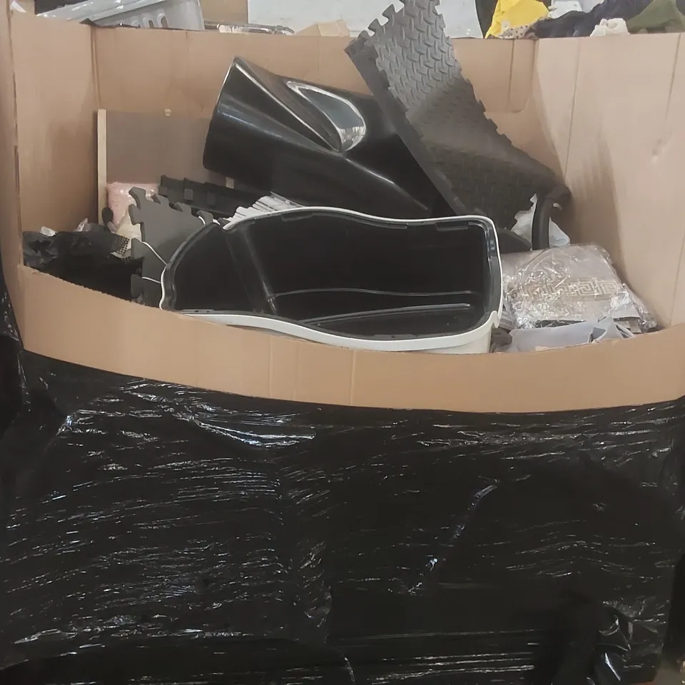 PALLET CONTAINING A VERY LARGE QUANTITY OF ASSORTED CONSUMER PRODUCTS INCLUDING: DISPOSABLE CUPS, BLINDS, SHOES, DVD ECT