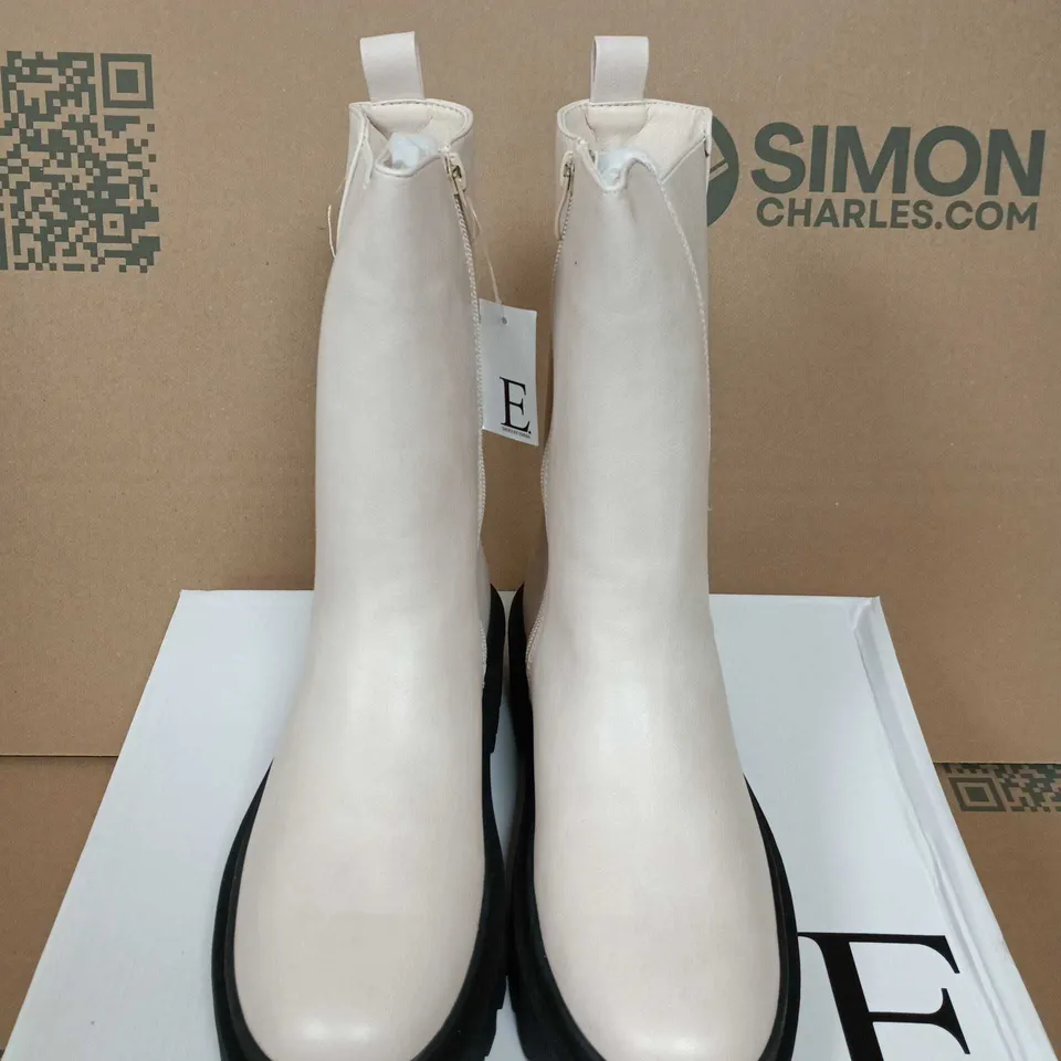 BOXED PAIR OF SHOES BY EMMA CHELSEA BOOTS – WHITE LEATHER-LOOK WITH BLACK LUG SOLE UK SIZE 5