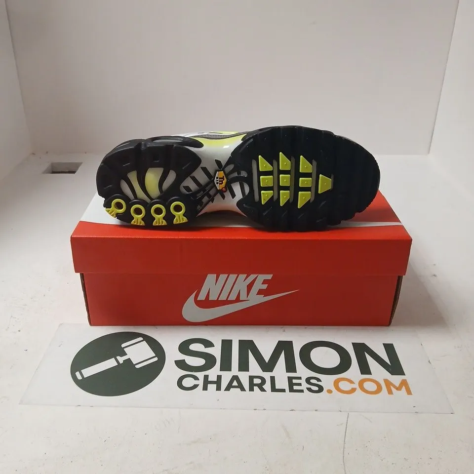 BOXED PAIR OF NIKE AIR MAX PLUS TRAINERS IN WHITE/NEON YELLOW - UK 8