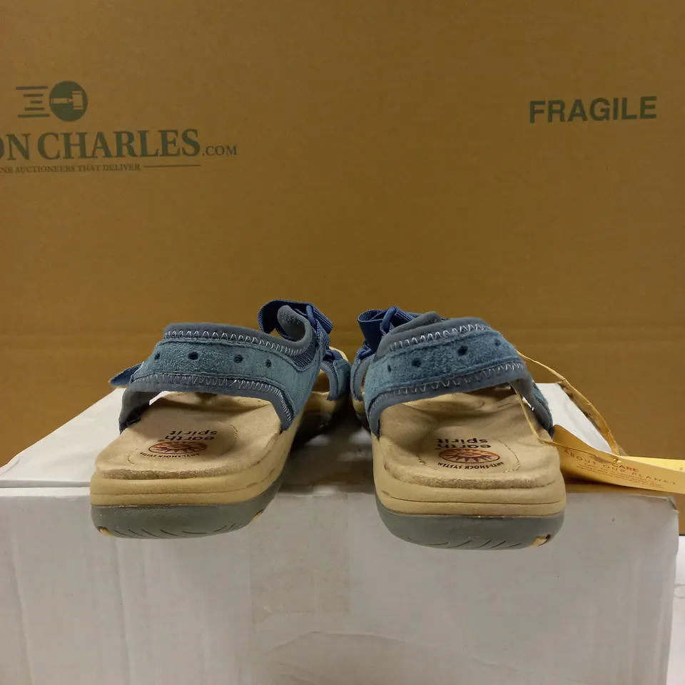 EARTH SPIRIT STRIP SANDAL SIZE 8