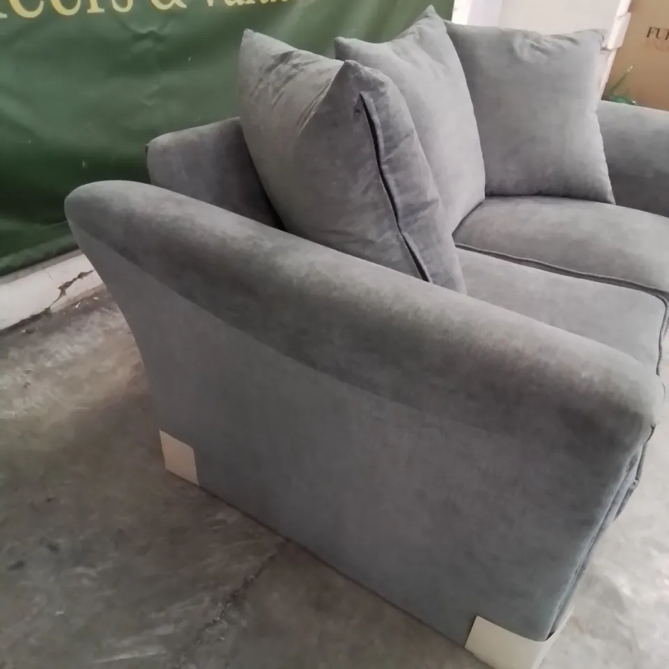 DESIGNER FABRIC UPHOLSTERED 2 SEATER SOFA IN GREY