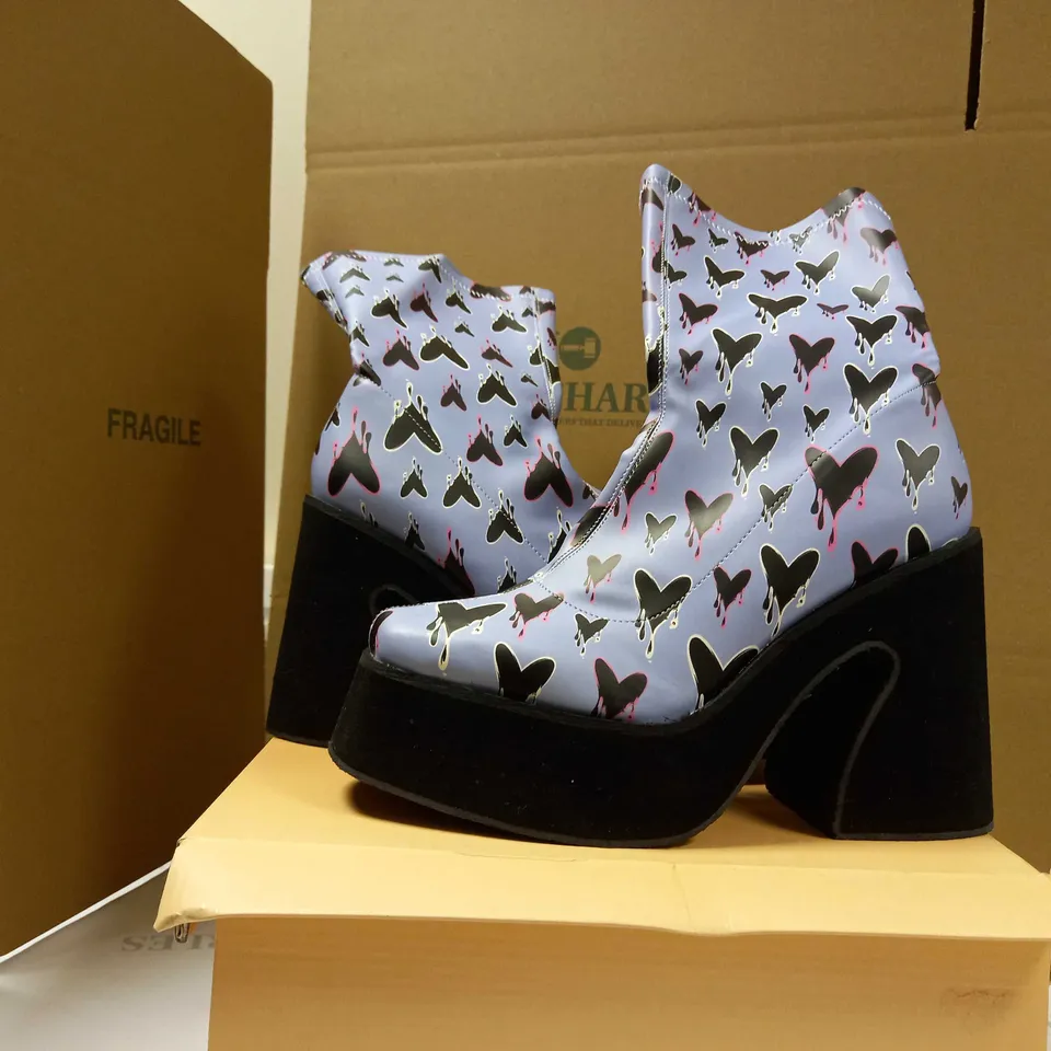 KOI BLUE STETCH/DRIPPY HEARTS HEELED BOOTS - SIZE 5