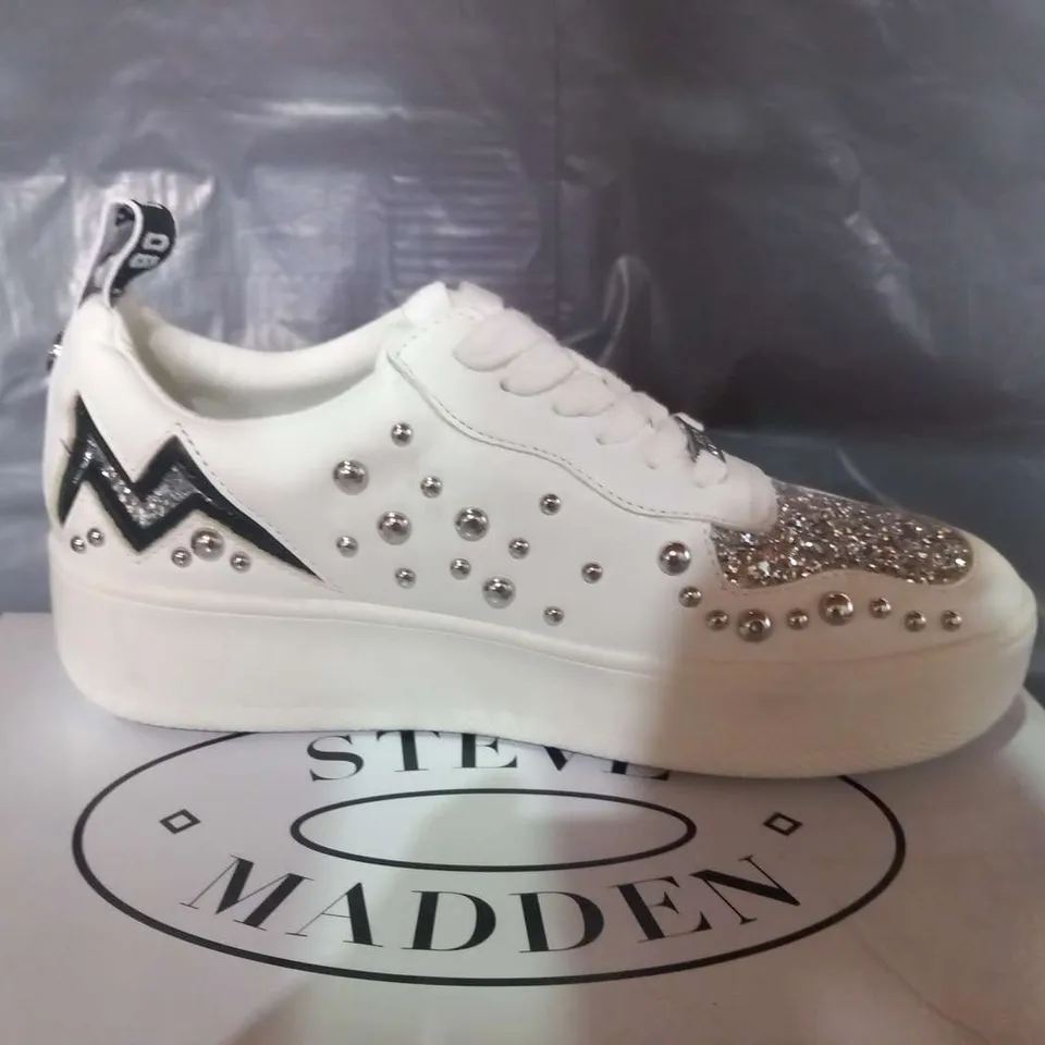 BOXED STEVE MADDEN BRYCIN SILVER SYNTHETIC SIZE 5