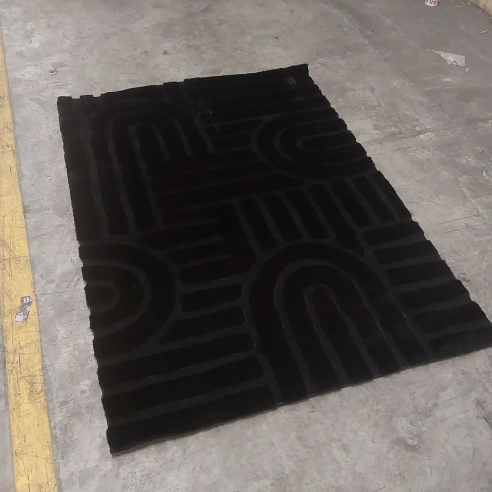 QUALITY DESIGNER AREA RUG - APPROXIMATELY 168 x 120cm