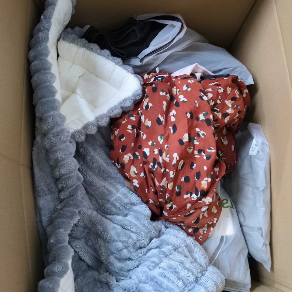 BOX OF APPROXIMATELY 25 ASSORTED CLOTHING ITEMS INCLUDING SOL SKIN GLOVES , BLACK TRACKSUIT BOTTOMS AND ANIMAL PRINT SKIRT 
